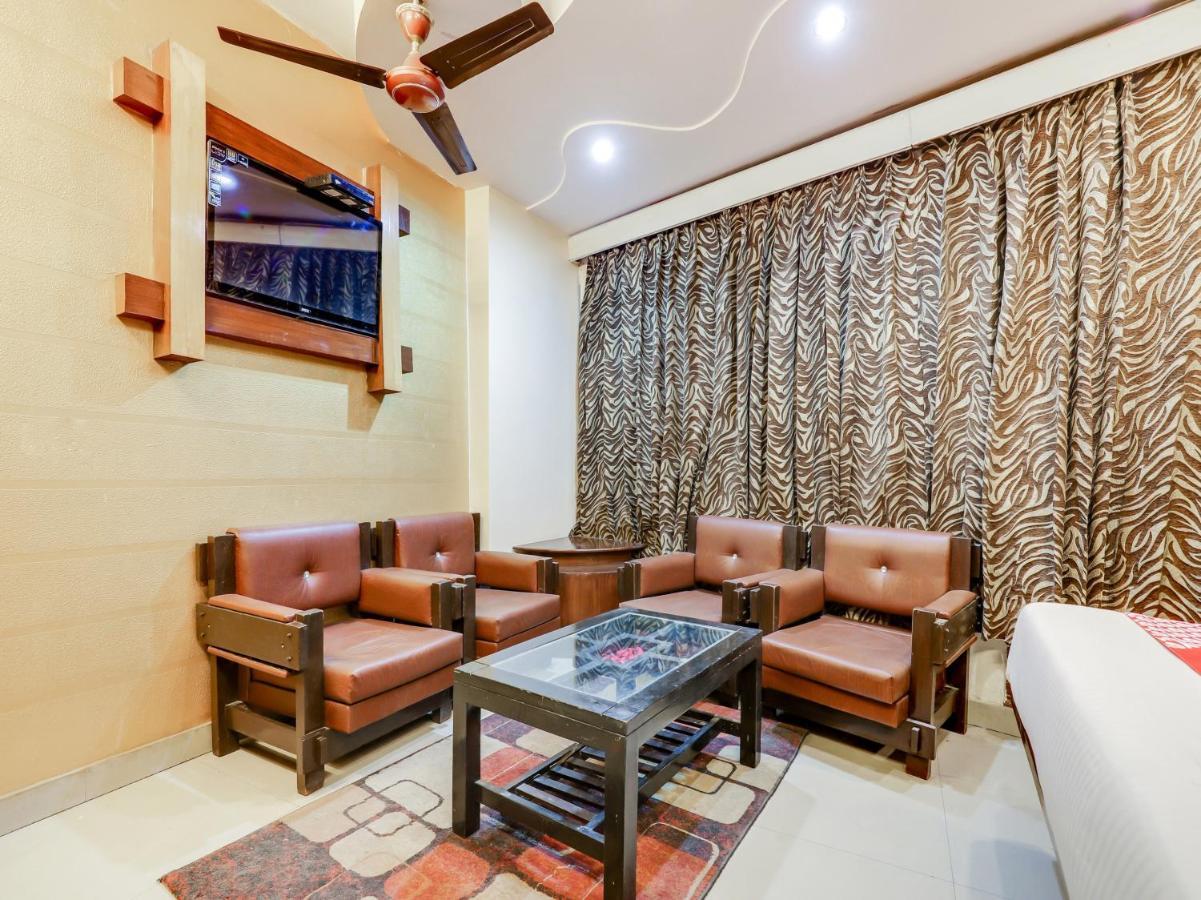 Oyo 27156 Roma Dx Hotel New Delhi Exterior photo