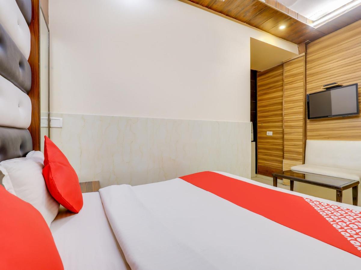 Oyo 27156 Roma Dx Hotel New Delhi Exterior photo