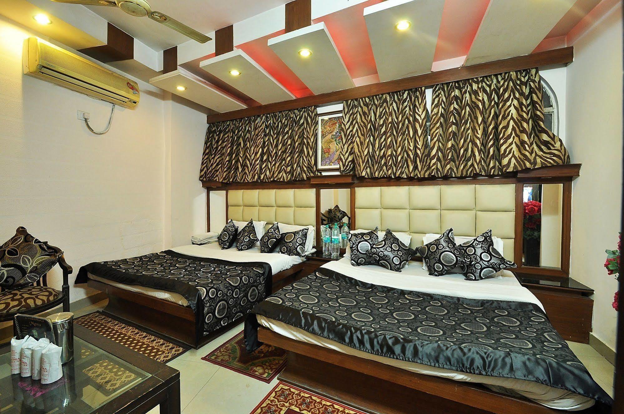 Oyo 27156 Roma Dx Hotel New Delhi Exterior photo